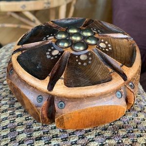 Wooden Covered Container w Stones(11)